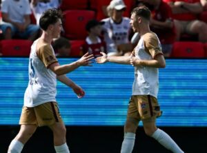 Read more about the article Hattrick Taylor Antar Newcastle Jets Tundukkan Adelaide dalam Laga Dramatis Lima Gol